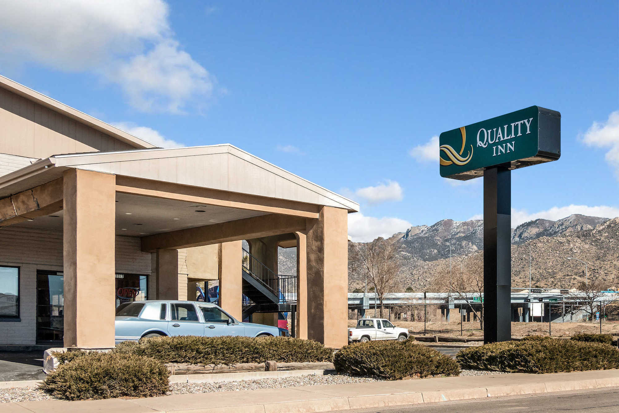 Desert Sands Inn & Suites Albuquerque Extérieur photo